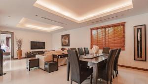 4 BR Jacuzzi Pool Villa with Playground, near Layan, Laguna, Bang Tao beach