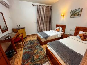 Hyde Park House Hotel