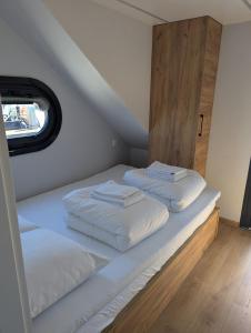 Houseboat 11 direct aan het Sneekermeer