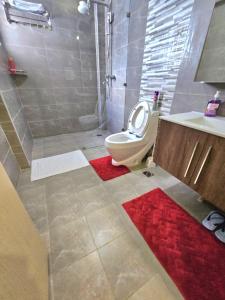 metro living retreat three bedroom apartment with swimming pool, fully equipped gym, ample parking space, and proximity to major shopping malls