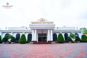 Van Phat Riverside Hotel