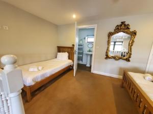 The Golden Ball Cottages