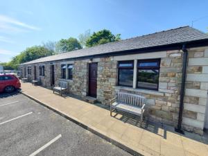 The Golden Ball Cottages