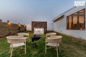 StayVista at The Leos Manor with Bonfire, Pool