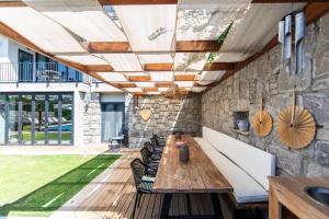 Villa With Private Pool & Garden