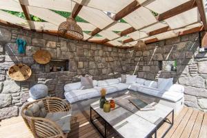 Villa With Private Pool & Garden