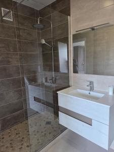 Appartements le cocon sarladais, appartement centre ville avec balcon et parking prive : photos des chambres