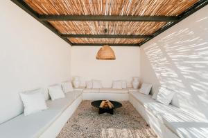 HelloAPULIA Dimora Anahata - Infinity Pool & Outdoor Dining Area in Ostuni