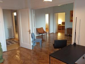 Ultra Central 4 Rooms Vintage Apartment
