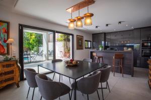 Villas Villa Les Sources VI4245 By Riviera Holiday Homes : photos des chambres