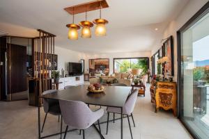 Villas Villa Les Sources VI4245 By Riviera Holiday Homes : photos des chambres