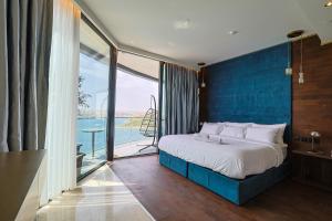 Elegant Luxurious Sea View Property