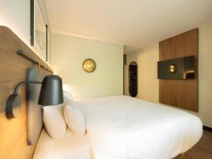 Superior Room - 1 King Bed room in Campanile Hotel & Restaurant Eindhoven