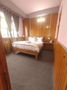 Spicy Bristo, Silent Dragon Inn