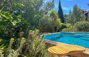 Maisons de vacances Awesome Home In Pouzols-Minervois : photos des chambres