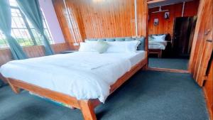 Spicy Bristo, Silent Dragon Inn