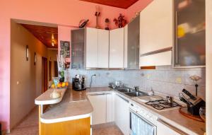 Gorgeous Apartment In Prizba With Wifi