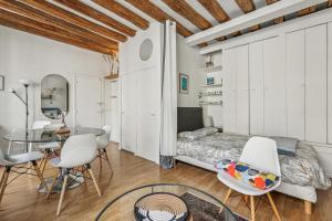 Joli studio grand et calme, Marais