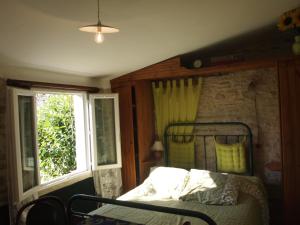 B&B / Chambres d'hotes Chambres et Tables d'hotes a l'Auberge Touristique : Chambre dans Maison de Vacances