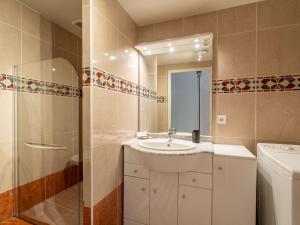 Appartements Appartement T3 au Centre d'Arcachon, avec Parking, proche Parc Mauresque et Plage, Terrasse, 2 Chambres - FR-1-319-61 : Appartement (5 Adultes)