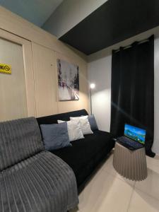 Jazz Residences Tower 1BR Big Cut Grey Avenue
