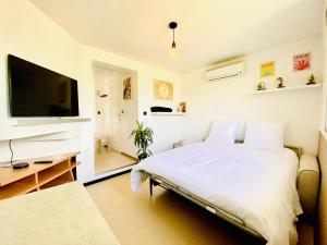 À 1 voie piétonne de la plage, du centre et du port pour 1 à 4 personnes