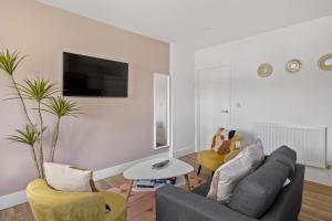 Bright and Spacious 2 Bed Apartment in Saltash