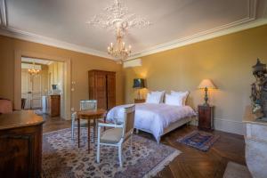Appart'hotels Le Chateau du Sollier - Charme calme et confort climatisation a 5mn du peage : photos des chambres
