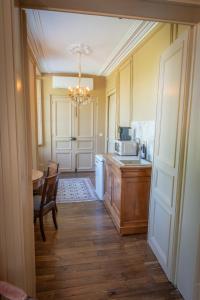 Appart'hotels Le Chateau du Sollier - Charme calme et confort climatisation a 5mn du peage : photos des chambres