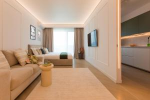 Cortina North - Skyline Studio with City Views