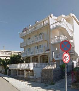 Apartment hotel Sara SUTOMORE