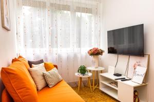 Cozy 2 Bedroom APT 15 Min Walk From Split Center and Beach