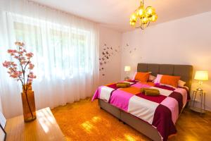 Cozy 2 Bedroom APT 15 Min Walk From Split Center and Beach