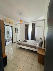 3 Bedroom Apt 1min Walk to Beach - AO11