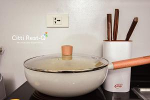 Stylish Condo with Free Wifi & Netflix, Near Airport HMS3