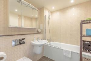 GuestReady - 1BR in East London w Balcony