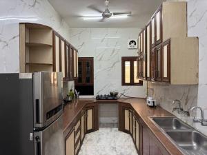 Divine India Service Apartment 2Bhk 1A Saket