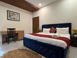 Divine India Service Apartment 2Bhk 1A Near Max Hospital Saket