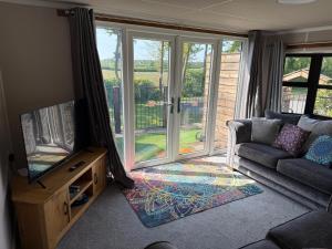 Couple’s Lodge With Hot Tub