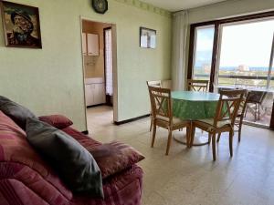 Studio cabine 4 couchages à 500 m de la plage AR200-084