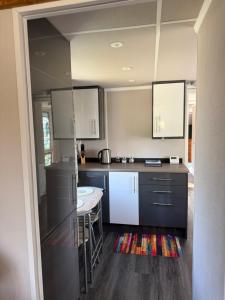 Couple’s Lodge With Hot Tub