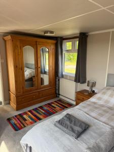 Couple’s Lodge With Hot Tub