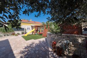 Hidden Oasis - pool, playground - 3 min from the beach