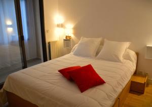 Appartements Grand T2 STANDING AJACCIO Proche centre et plages VUE PANORAMIQUE PARKING PRIVE : photos des chambres
