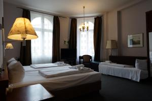 Quadruple Room room in Hotel Pension Xantener Eck