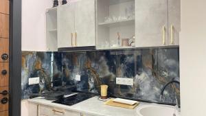 Top floor Aleksidze Apt with Terrace & views