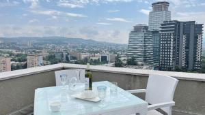 Top floor Aleksidze Apt with Terrace & views