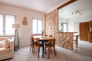 Family Home in Lille, Garden and Parking - 68p