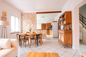 Family Home in Lille, Garden and Parking - 68p