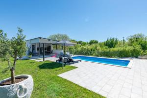 Villa Kalac, a charming holiday pool oasis near the sea